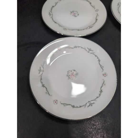 Petite Bouquet Bread‎ Plates Set, Set Of 4, 6.5", Floral Dinnerware, Japan #114 - Picture 2 of 9